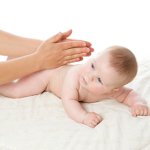 Como fazer uma massagem de bebê