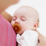 Como desmamar uma criança de um manequim Como desmamar uma criança de um manequim
