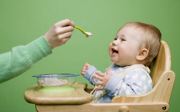 Alimentação sob demanda ou por horas: conselho Komarovsky