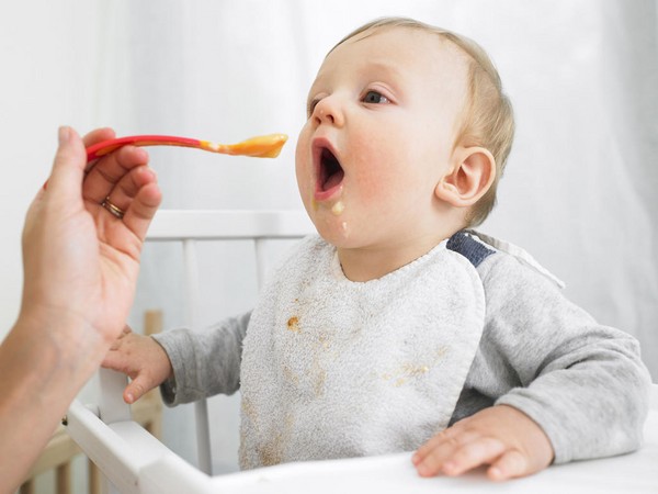 Alimentação sob demanda ou por horas: conselho Komarovsky