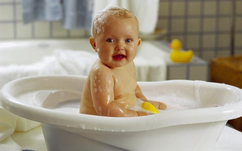 Criança aos 6 meses de idade