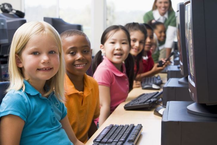 Desenvolvimento de jogos de computador para crianças menores de idade: uma visão geral dos sites