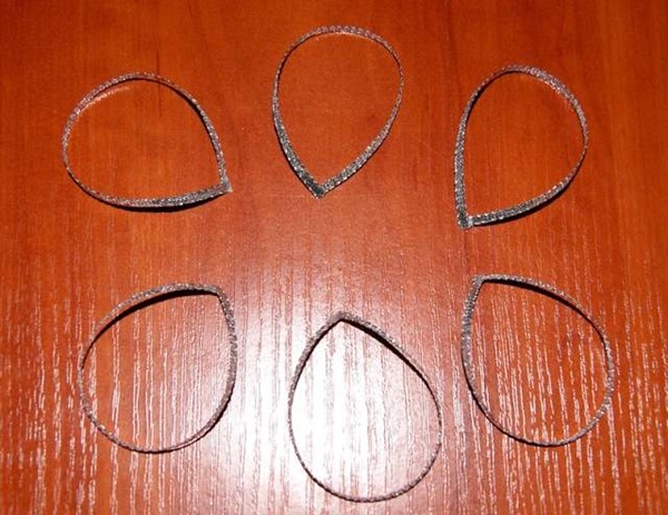 Como fazer um arco de fita de cetim com suas próprias mãos