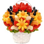 Buquê de frutas com as próprias mãos