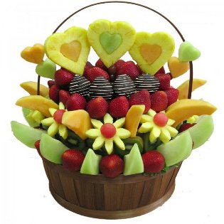 Buquê de frutas com as próprias mãos