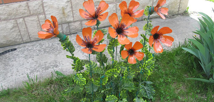 Flores de garrafas de plástico: uma aula principal para fazer artesanato em plástico com as próprias mãos