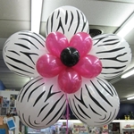 Flores de bolas de mãos dadas