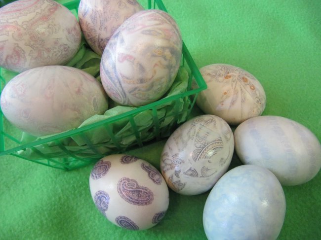 Decoupagem de ovos de Páscoa