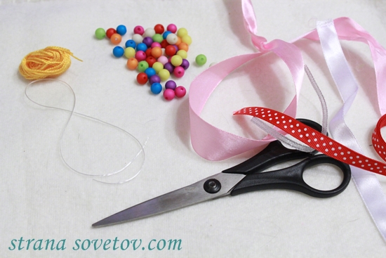 Conjunto de crianças: pulseira e colar de fitas e grânulos