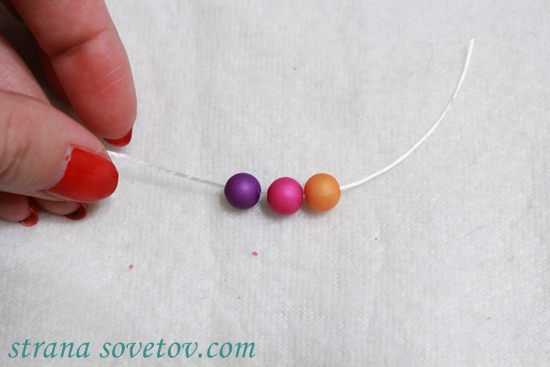 Conjunto de crianças: pulseira e colar de fitas e grânulos
