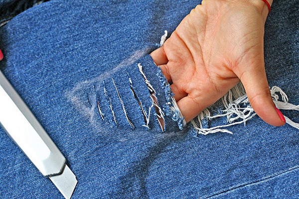 Como fazer jeans com scuffs ou jeans rasgado você mesmo