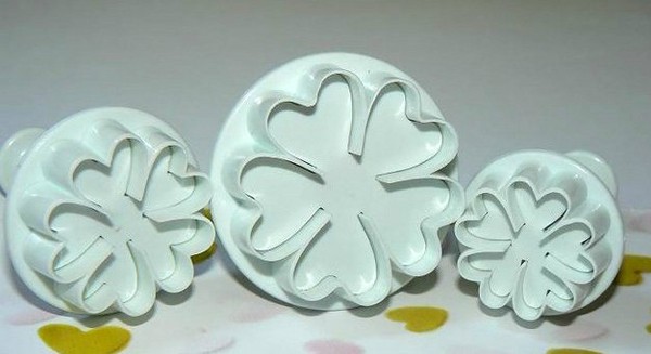 Moldes para mastique com as próprias mãos: fazer ornamentos de mástiques 