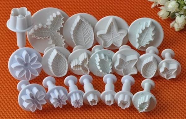 Moldes para mastique com as próprias mãos: fazer ornamentos de mástiques 