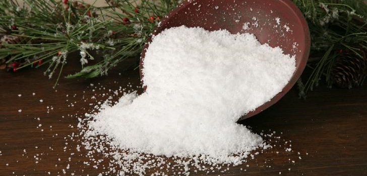 Neve artificial com as próprias mãos
