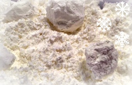 Neve artificial com as próprias mãos