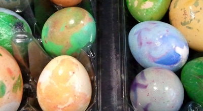 como pintar ovos para a Páscoa