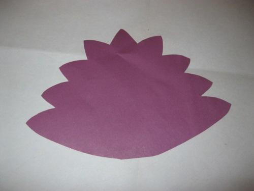 Pavão fabuloso feito de papel colorido