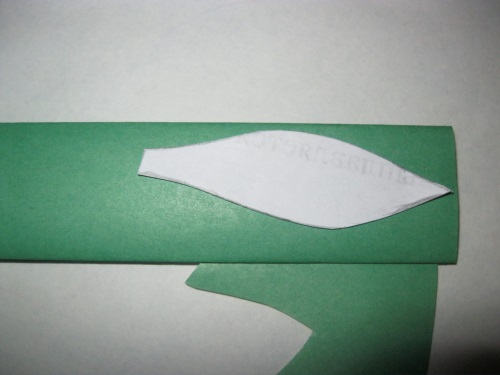 Pavão fabuloso feito de papel colorido