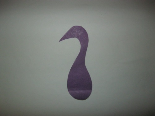 Pavão fabuloso feito de papel colorido