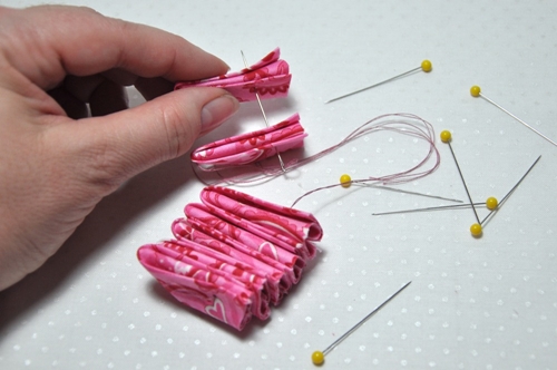 Como fazer flores kanzashi de um tecido com as próprias mãos