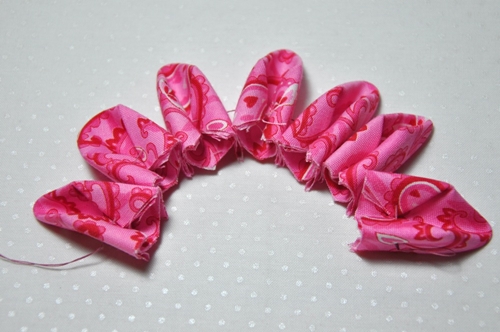 Como fazer flores kanzashi de um tecido com as próprias mãos