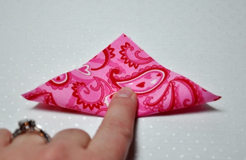 Como fazer flores kanzashi de um tecido com as próprias mãos