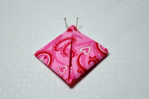 Como fazer flores kanzashi de um tecido com as próprias mãos