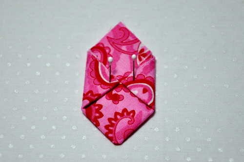 Como fazer flores kanzashi de um tecido com as próprias mãos