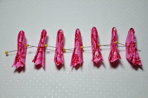 Como fazer flores kanzashi de um tecido com as próprias mãos