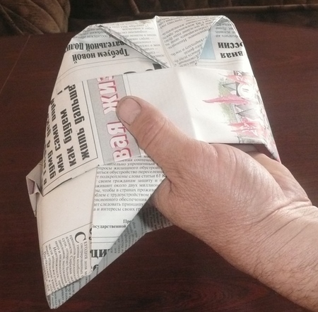 Como fazer uma capa fora do papel com as próprias mãos rápida e facilmente