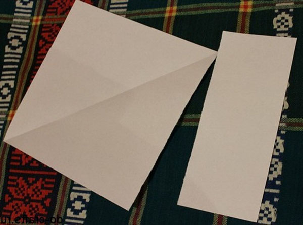 Envelope de papel A4 com suas próprias mãos