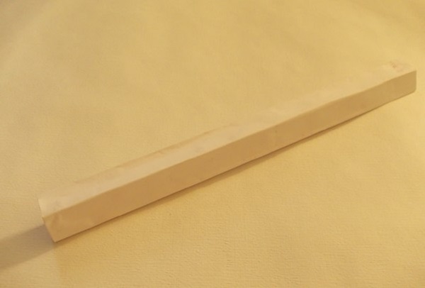 Como fazer uma espada do papel com suas próprias mãos