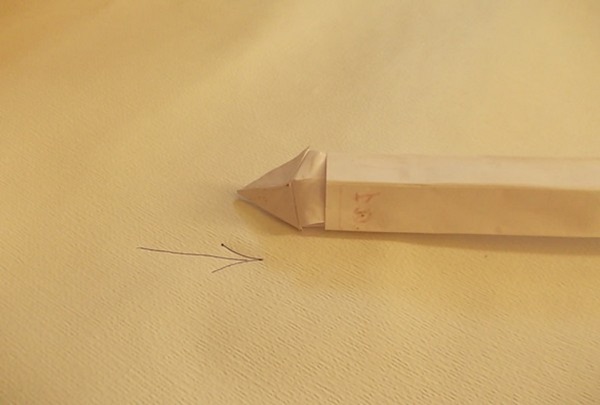 Como fazer uma espada do papel com suas próprias mãos