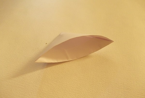Como fazer uma espada do papel com suas próprias mãos