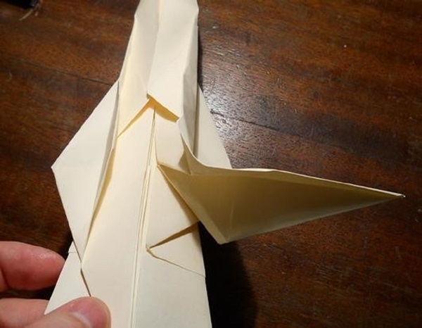 Como fazer uma espada do papel com suas próprias mãos