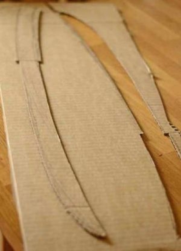 Como fazer uma espada do papel com suas próprias mãos