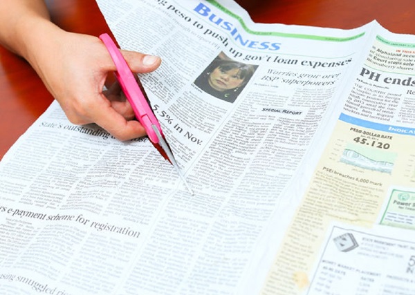 Como fazer uma espada do papel com suas próprias mãos