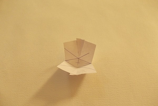 Como fazer uma espada do papel com suas próprias mãos