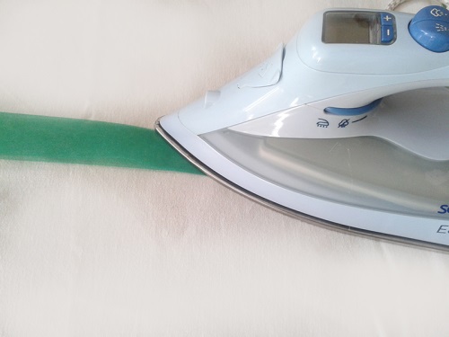 Moldura da mola com as próprias mãos