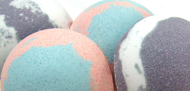 como fazer bombas multicoloridas para um banheiro