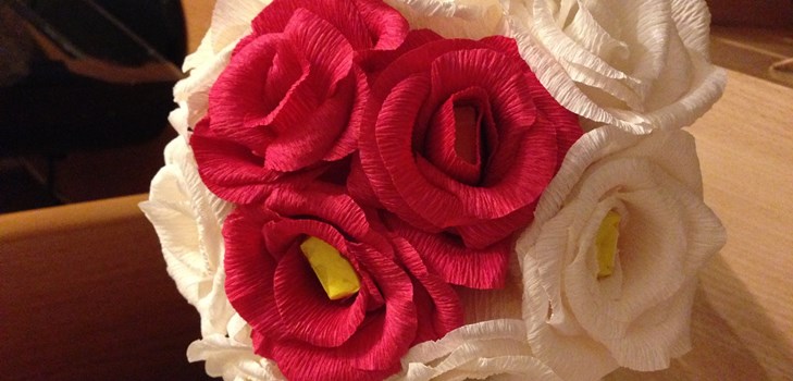 Como fazer uma rosa de papel ondulado: uma aula mestre Como fazer uma rosa de papel ondulado: uma aula mestre
