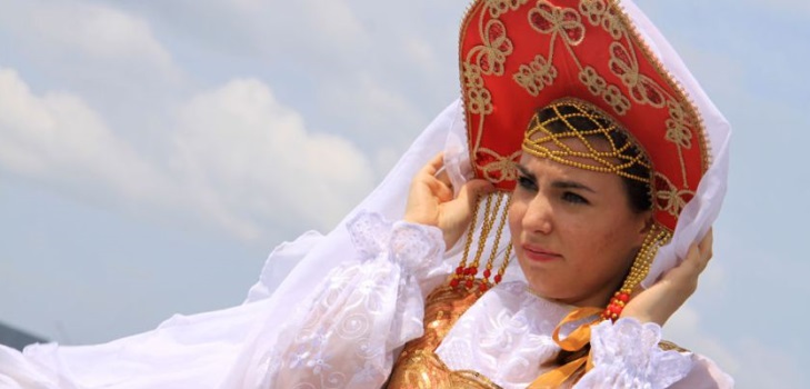 Kokoshnik russo de papelão