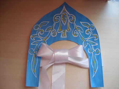 Kokoshnik russo de papelão