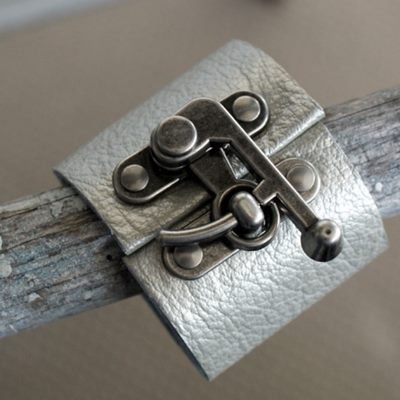 Como fazer uma pulseira de couro de homens largos