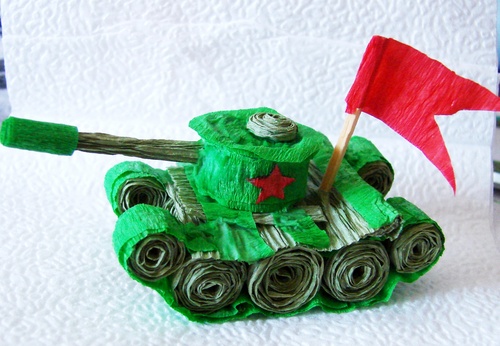 Ofícios para 9 de maio com suas próprias mãos: um tanque de papel