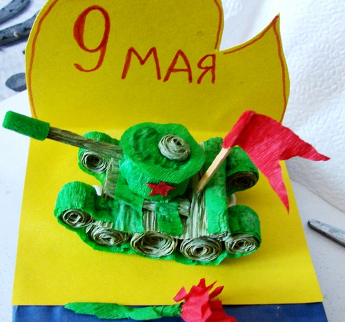 Ofícios para 9 de maio com suas próprias mãos: um tanque de papel