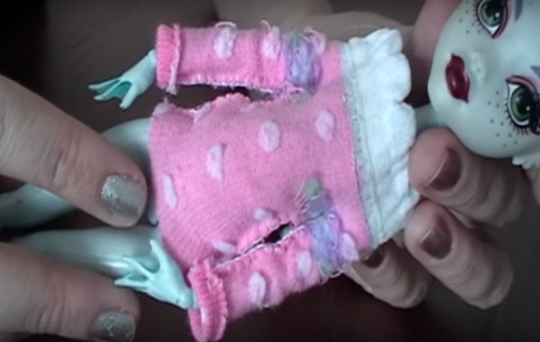 Como costurar roupas de boneca com suas próprias mãos