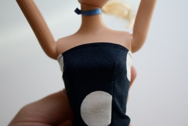 Como costurar roupas de boneca com suas próprias mãos