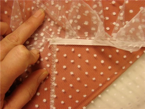 Como costurar um vestido para uma menina para uma performance matinal