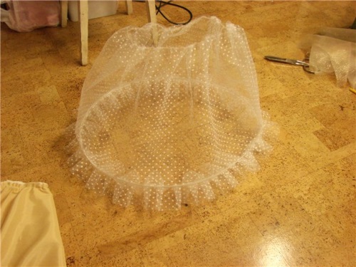 Como costurar um vestido para uma menina para uma performance matinal